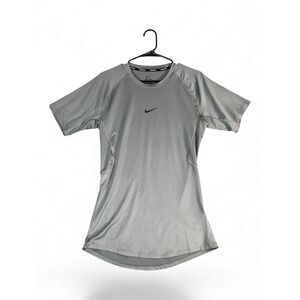Nike Pro Dri-FIT Tight Fit Men's Short Sleeve Athletic Shirt Size L Gray